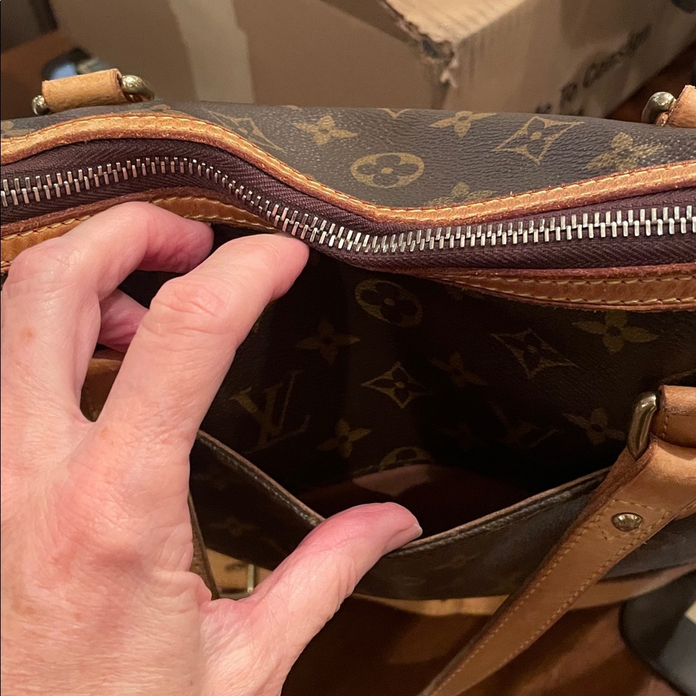 🌟🌟HOST PICK🌟🌟Vintage Odeon Louis Vuitton Monogram Bag - Picture 4 of 16